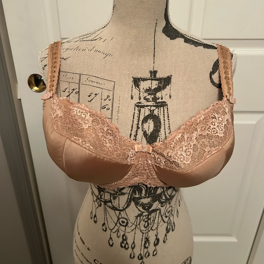 Lace Trimmed Satin Underwire Bra with Removable Pads